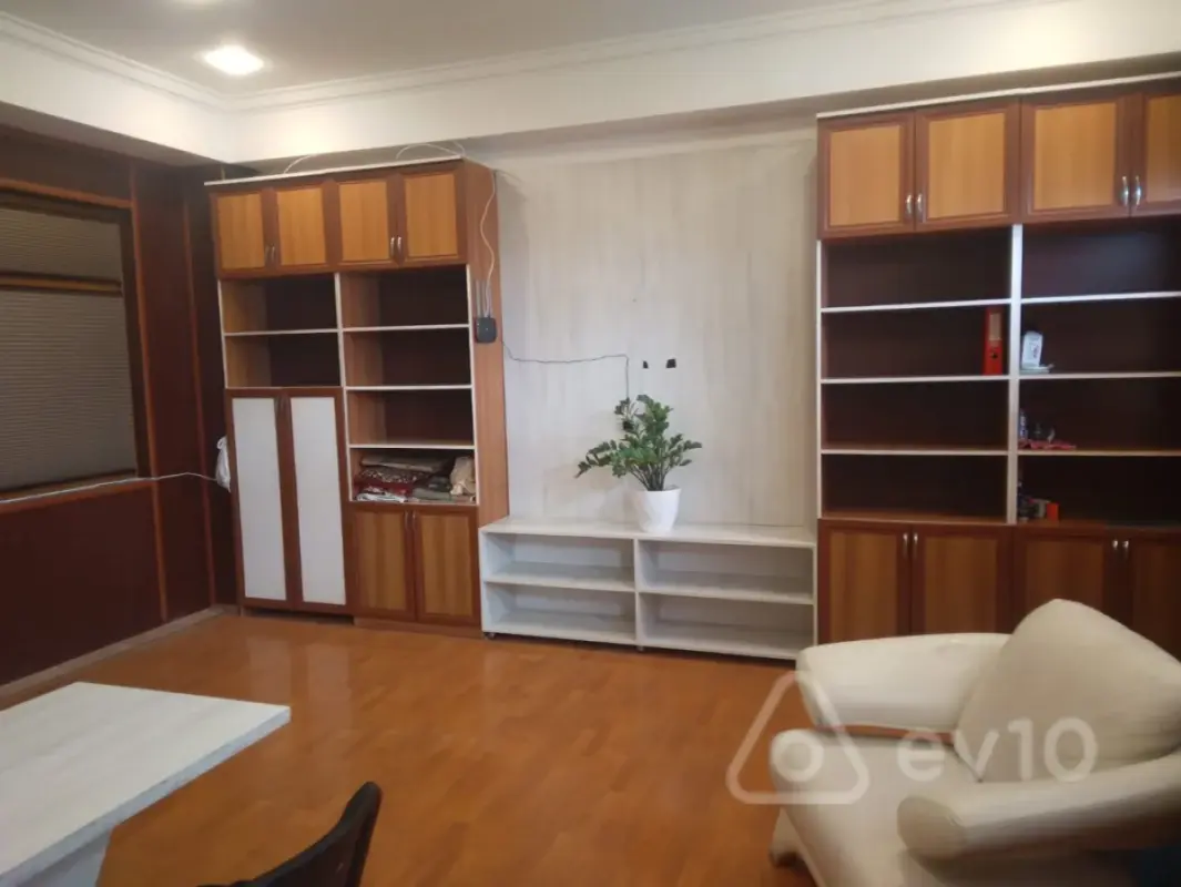 Kirayə verilir 1 otaqlı ofis 40 m²
