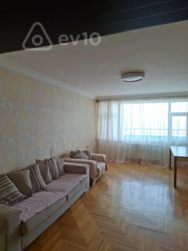 Satılır 4 otaqlı köhnə tikili 120000 m²