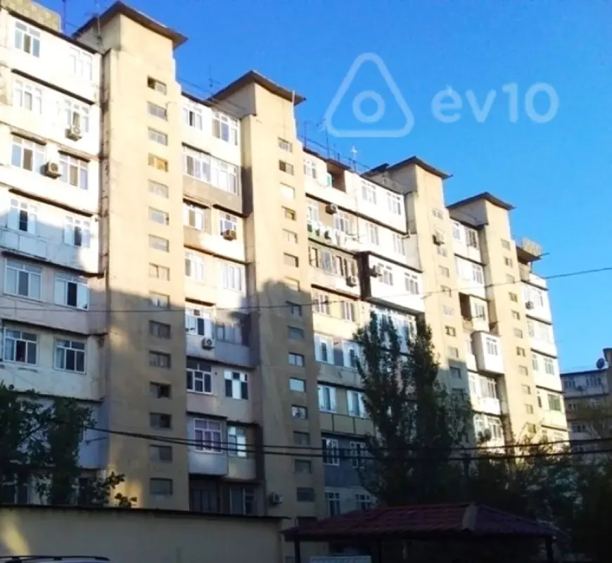 Satılır 4 otaqlı köhnə tikili 80 m²