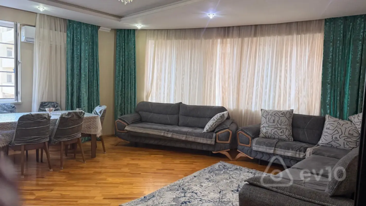Kirayə verilir 3 otaqlı yeni tikili 130 m²