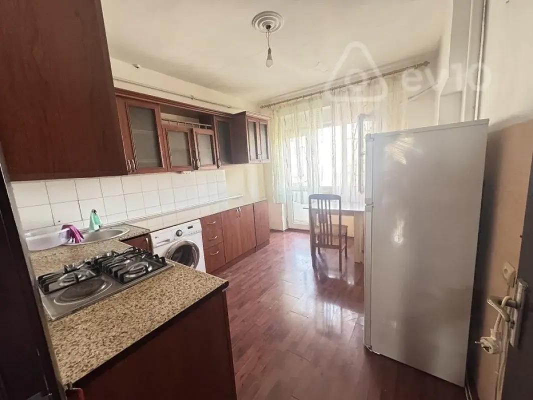 Kirayə verilir 2 otaqlı köhnə tikili 60 m²