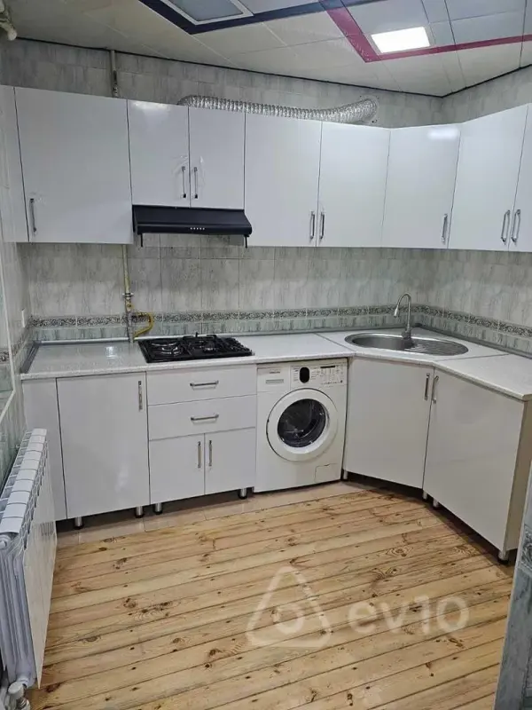 Kirayə verilir 4 otaqlı köhnə tikili 105 m²