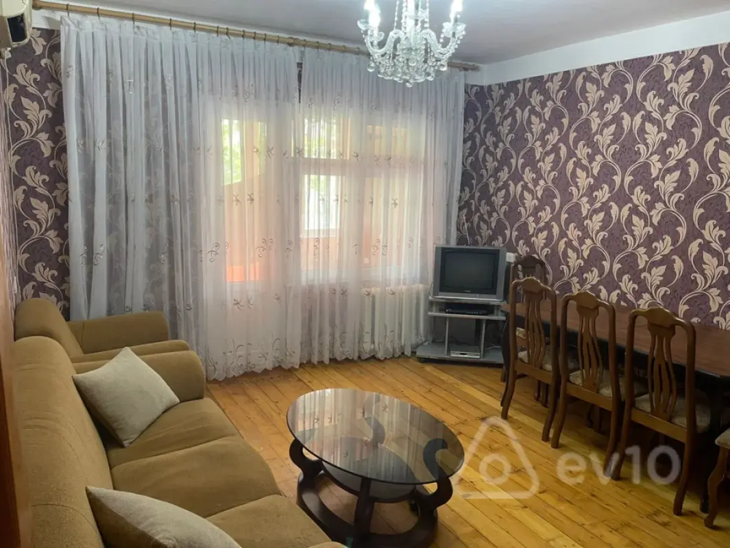 Kirayə verilir 2 otaqlı köhnə tikili 65 m²