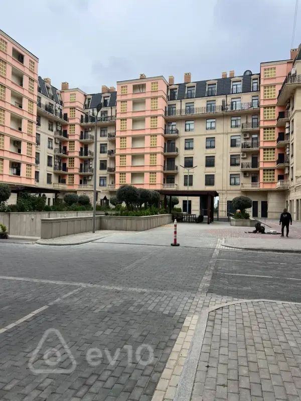 Satılır 3 otaqlı yeni tikili 135 m²