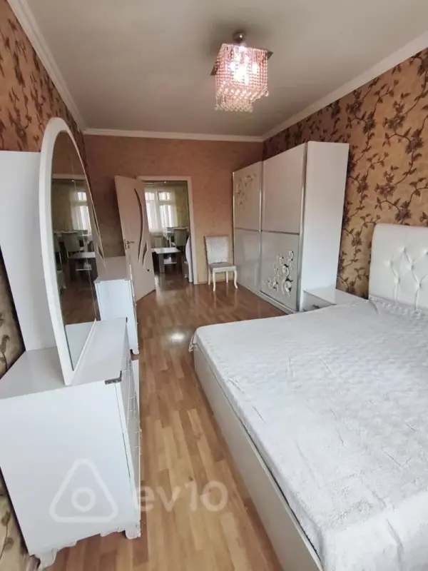 Kirayə verilir 2 otaqlı köhnə tikili 65 m²