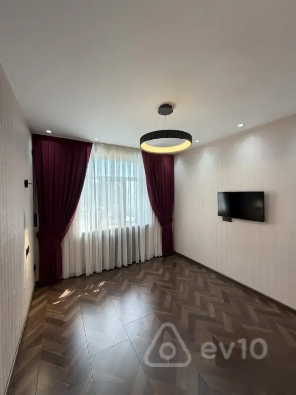 Satılır 2 otaqlı köhnə tikili 60 m²