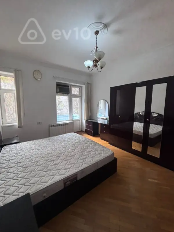 Kirayə verilir 4 otaqlı köhnə tikili 75 m²