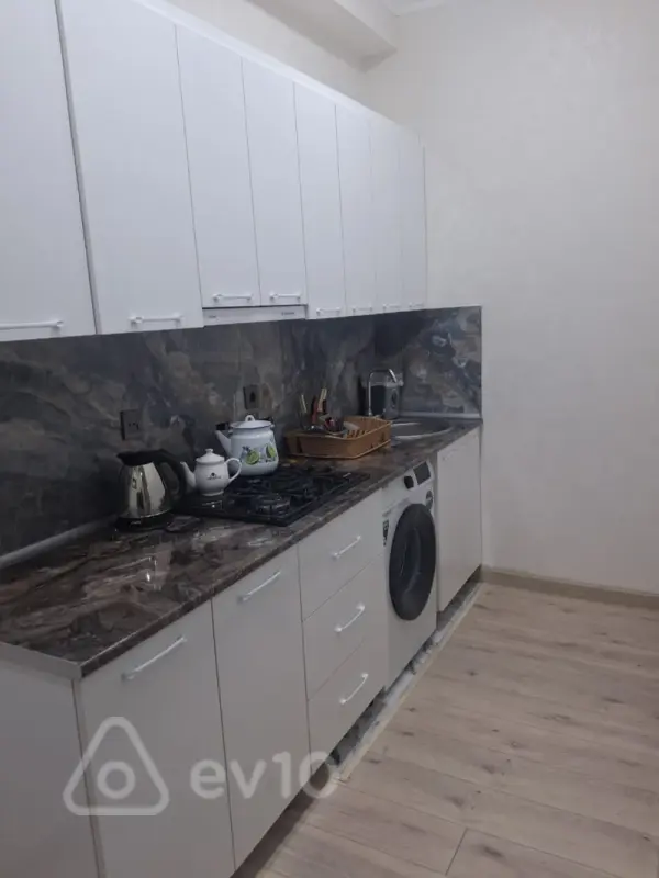 Kirayə verilir 2 otaqlı yeni tikili 70 m²