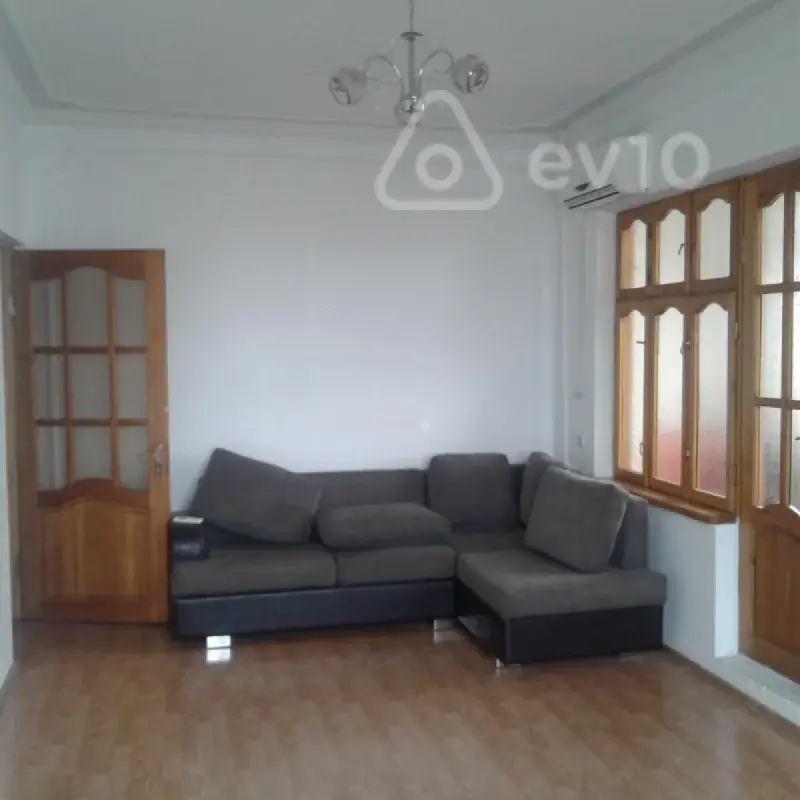 Kirayə verilir 2 otaqlı köhnə tikili 55 m²