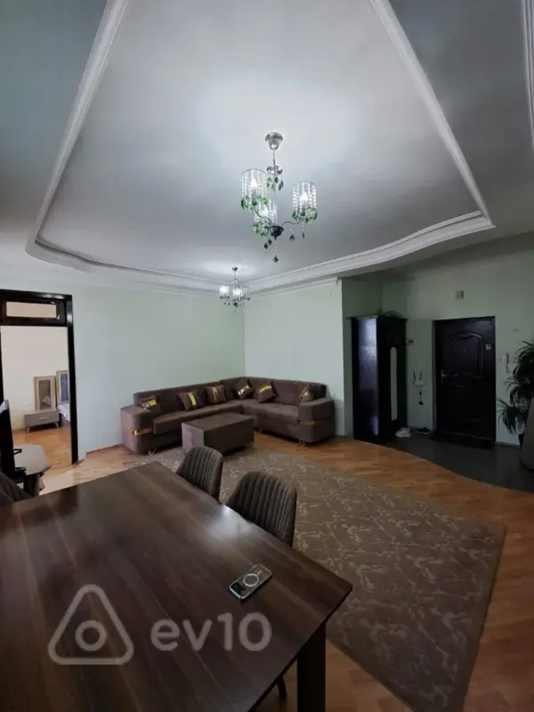 Kirayə verilir 2 otaqlı yeni tikili 90 m²