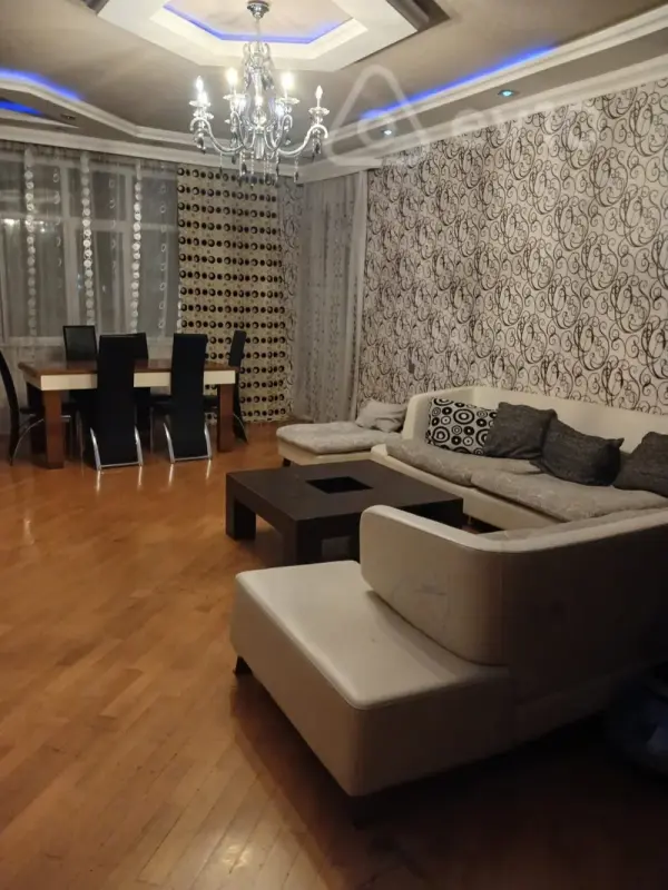 Kirayə verilir 2 otaqlı yeni tikili 80 m²