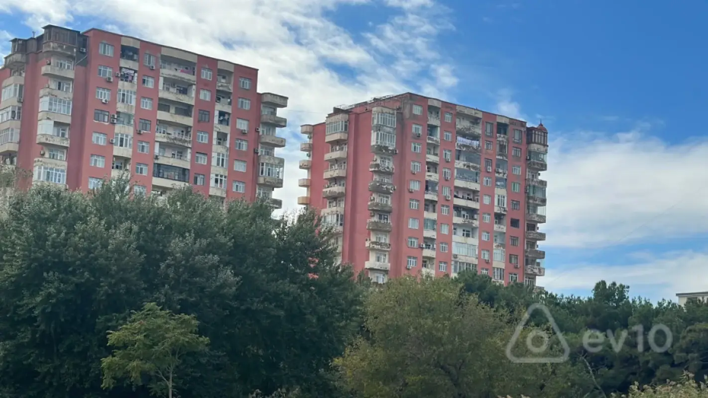Satılır 3 otaqlı yeni tikili 120 m²