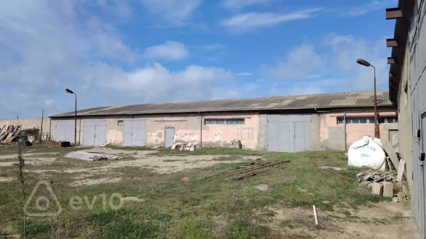 Kirayə verilir mənzil 800 m²