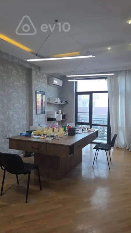 Kirayə verilir 4 otaqlı yeni tikili 125 m²