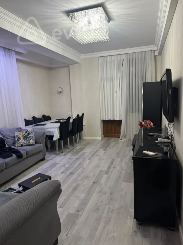 Kirayə verilir 3 otaqlı yeni tikili 120 m²