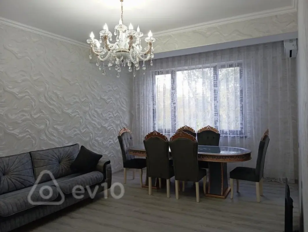 Kirayə verilir 2 otaqlı köhnə tikili 58 m²