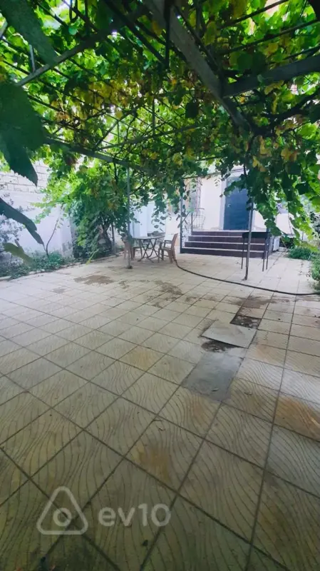 Kirayə verilir 8 otaqlı həyət evi 850 m²