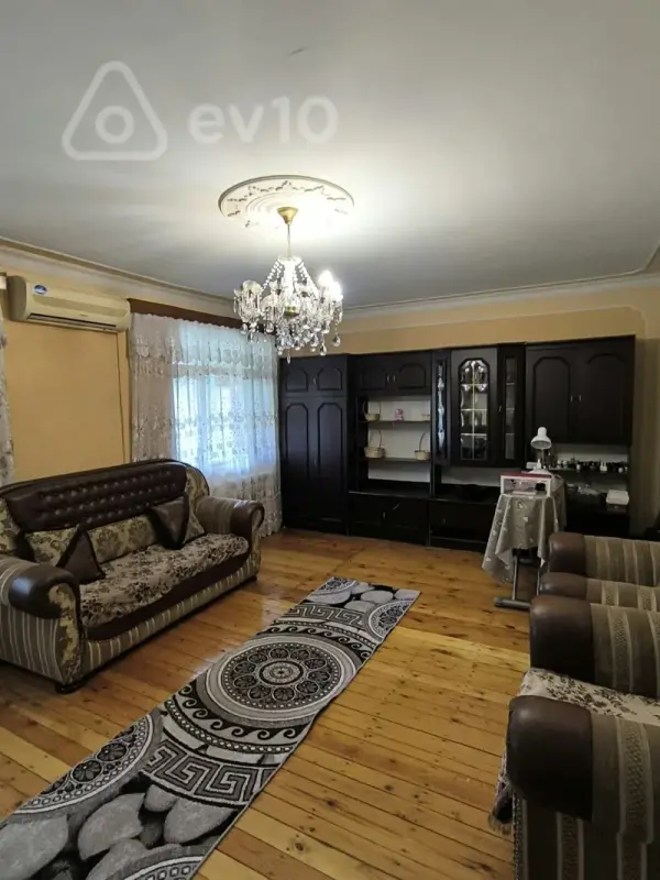 Kirayə verilir 4 otaqlı köhnə tikili 90 m²
