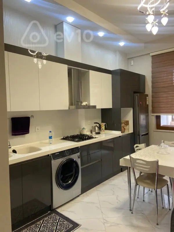 Kirayə verilir 2 otaqlı yeni tikili 80 m²