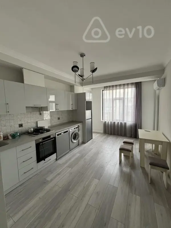 Kirayə verilir 4 otaqlı yeni tikili 130 m²