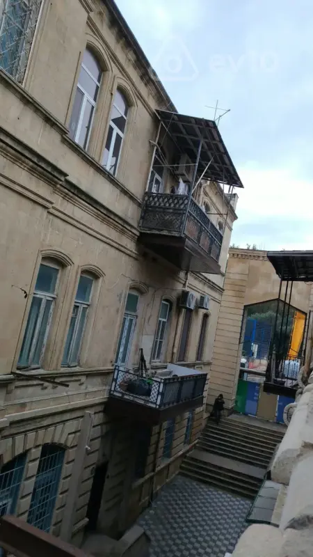 Satılır 2 otaqlı köhnə tikili 60 m²