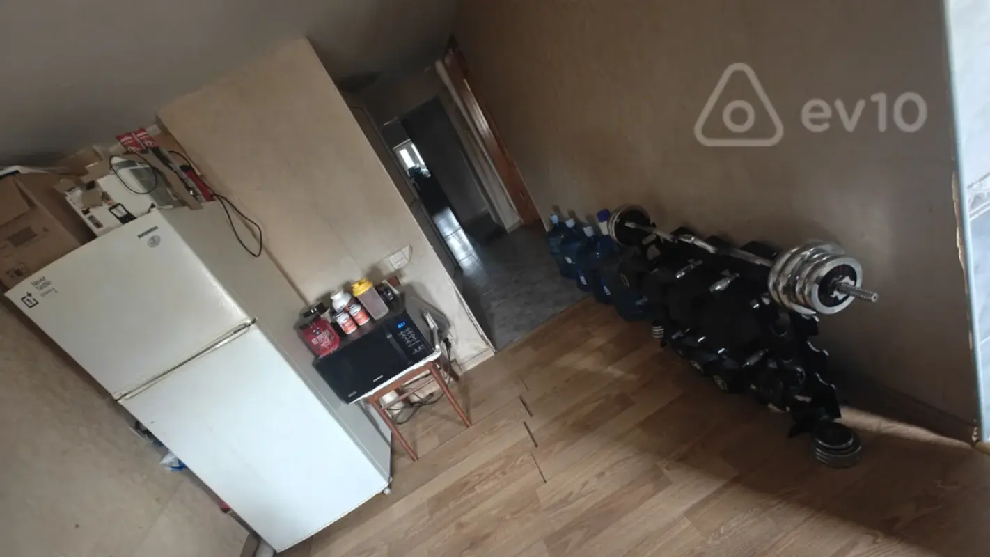 Kirayə verilir 2 otaqlı köhnə tikili 65 m²