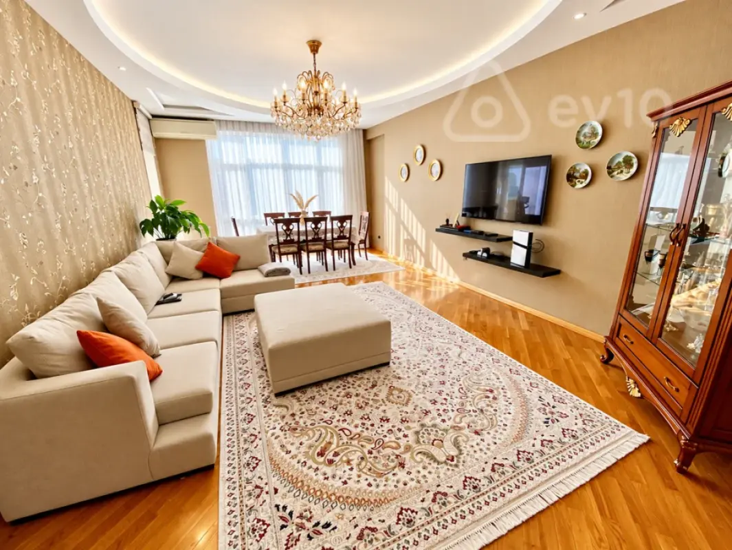 Satılır 4 otaqlı yeni tikili 165 m²
