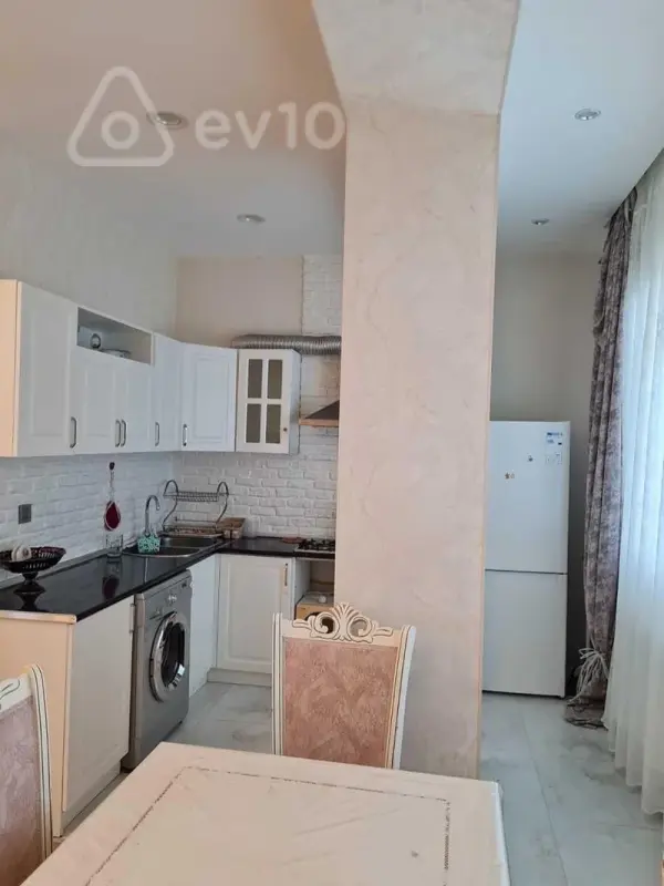Kirayə verilir 3 otaqlı köhnə tikili 90 m²
