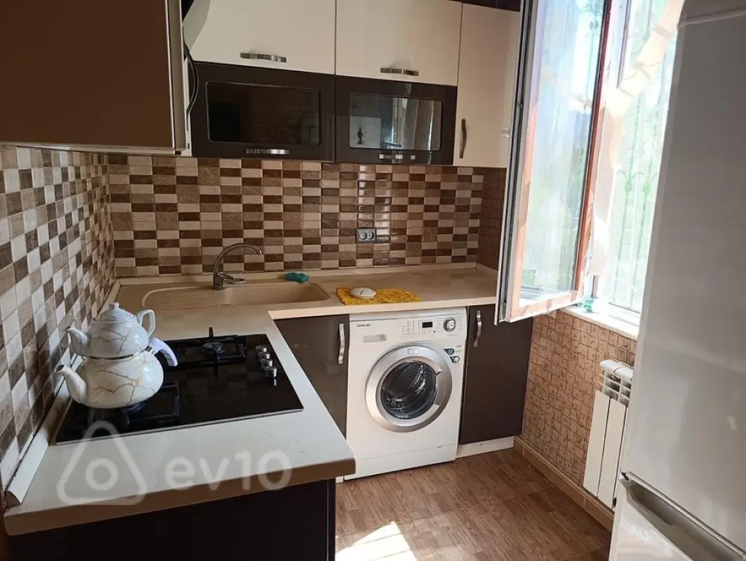 Kirayə verilir 2 otaqlı köhnə tikili 55 m²