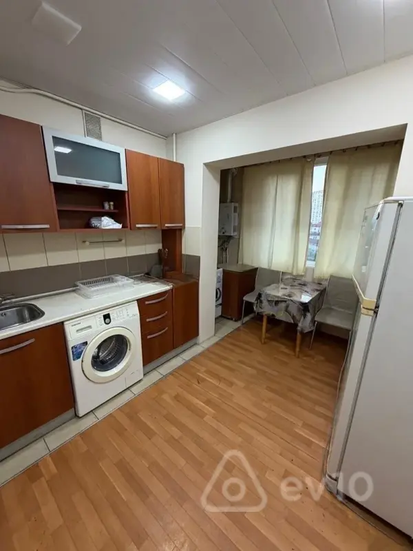 Kirayə verilir 2 otaqlı köhnə tikili 55 m²