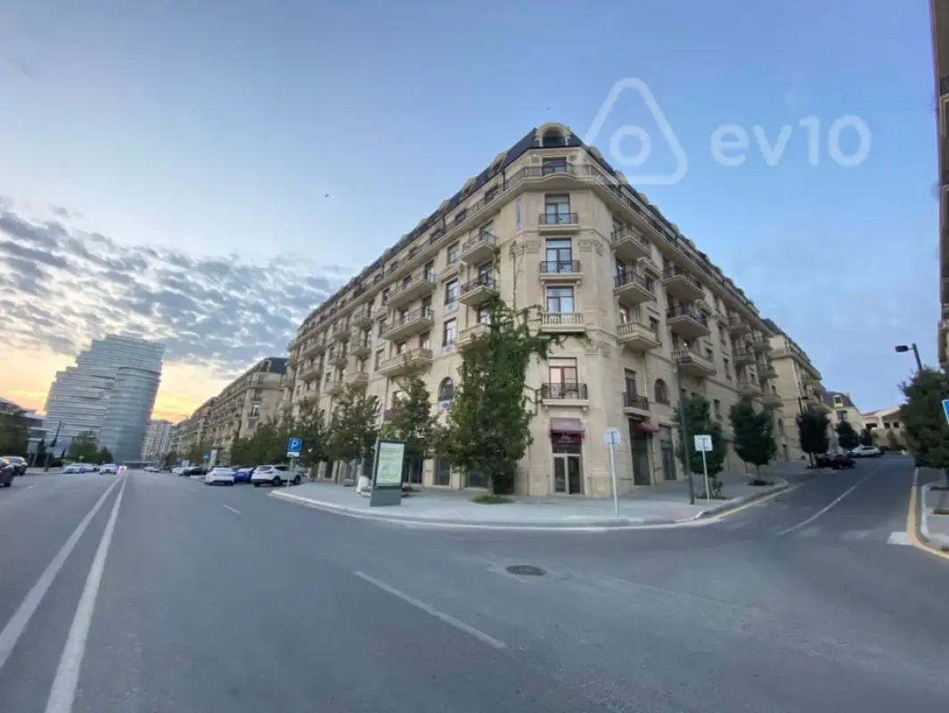 Satılır 4 otaqlı yeni tikili 160 m²