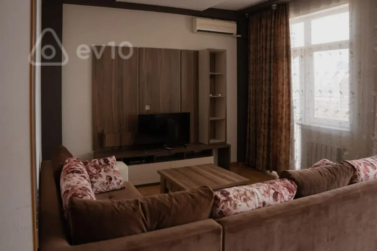 Kirayə verilir 3 otaqlı yeni tikili 100 m²