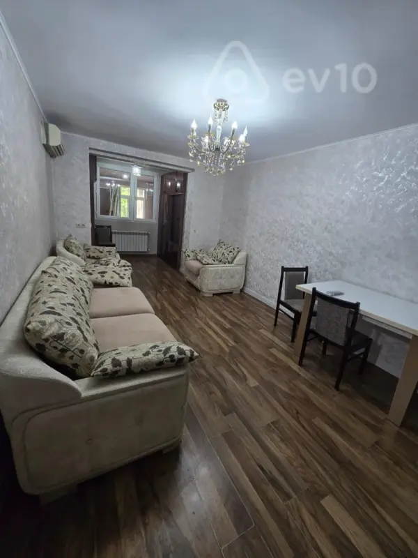 Kirayə verilir 4 otaqlı köhnə tikili 100 m²