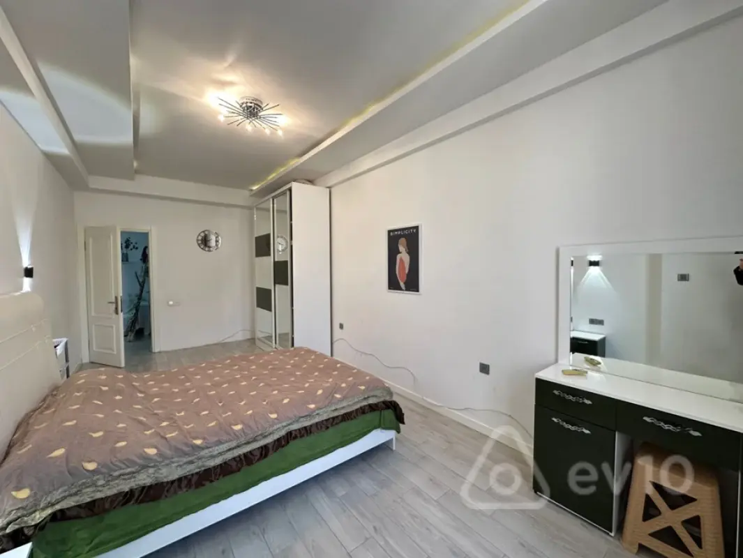 Kirayə verilir 2 otaqlı yeni tikili 70 m²