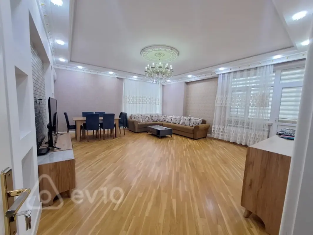 Satılır 3 otaqlı yeni tikili 135 m²