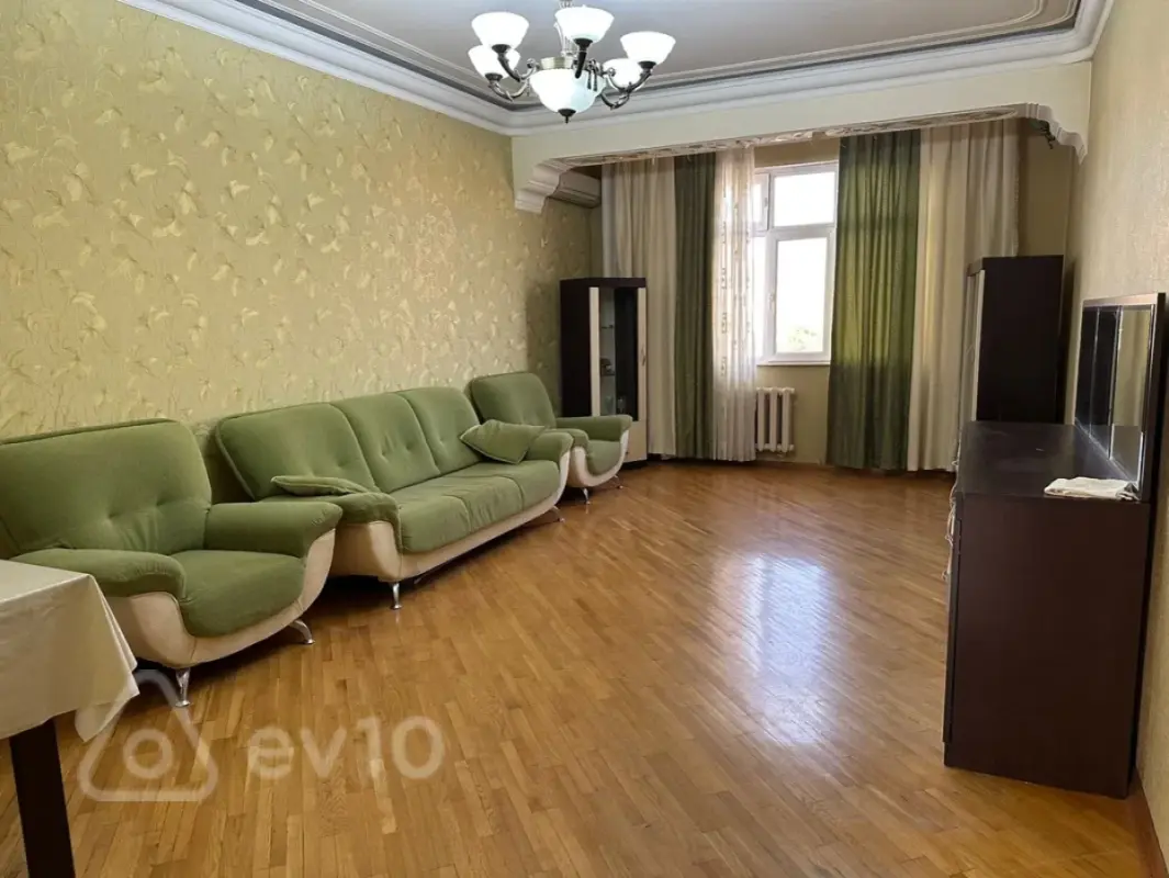 Kirayə verilir 2 otaqlı yeni tikili 70 m²