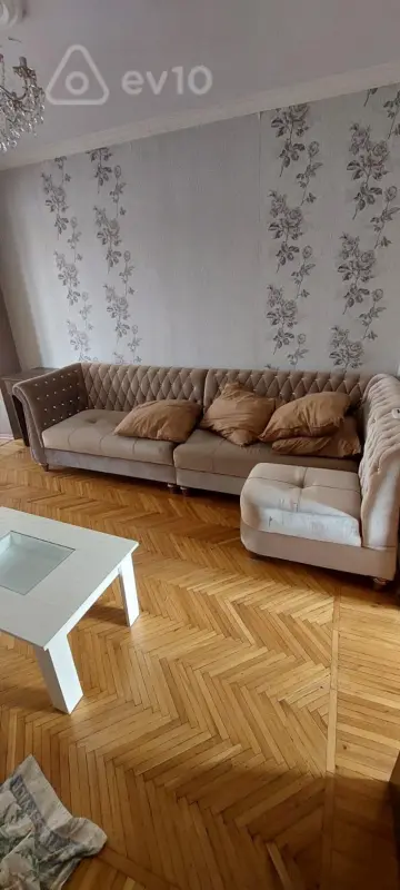 Kirayə verilir 2 otaqlı köhnə tikili 50 m²
