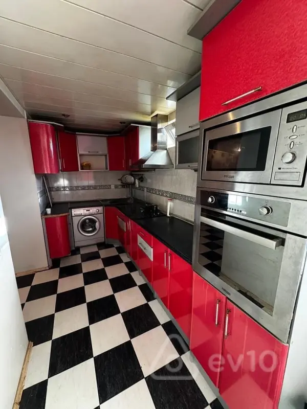 Kirayə verilir 2 otaqlı köhnə tikili 70 m²