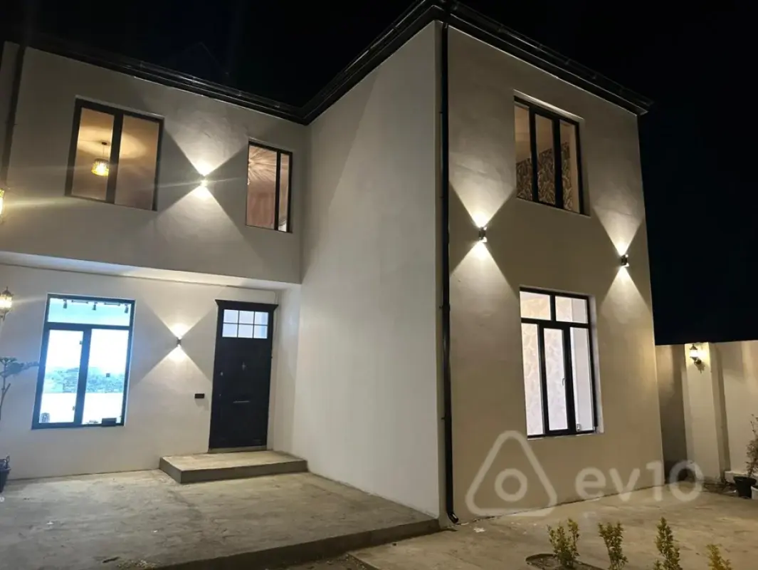 Satılır 4 otaqlı həyət evi 137 m²