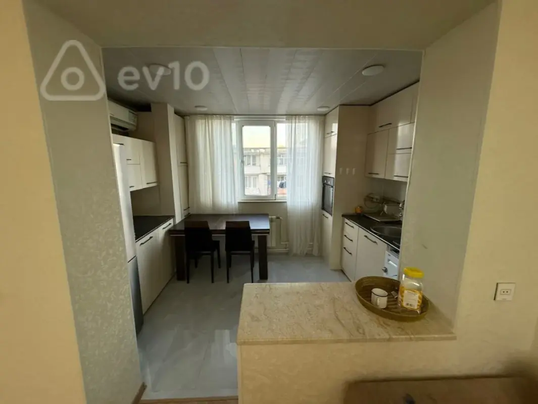 Satılır 3 otaqlı köhnə tikili 60 m²