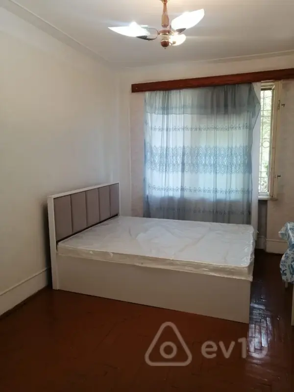 Kirayə verilir 1 otaqlı köhnə tikili 25 m²