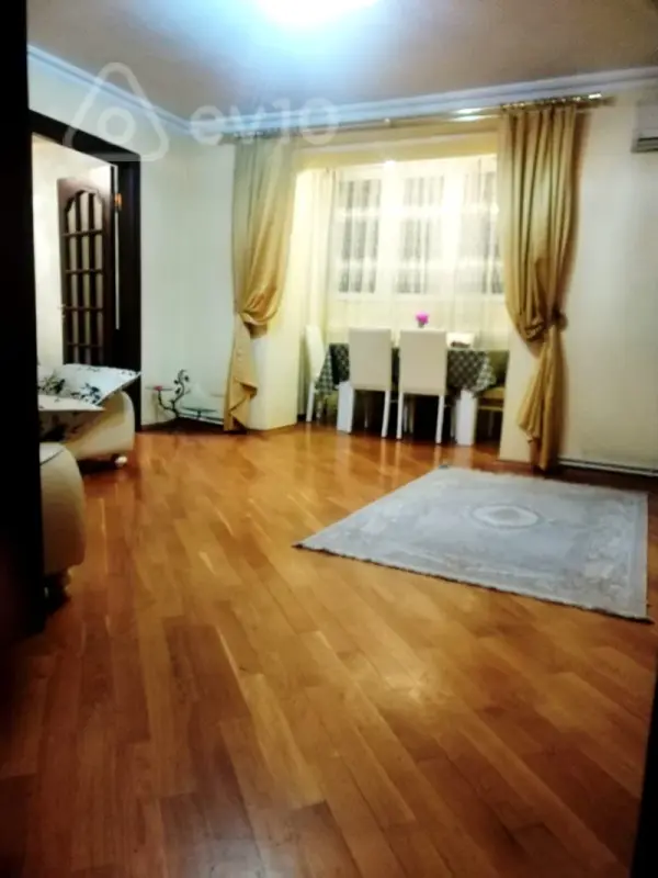 Satılır 3 otaqlı köhnə tikili 90 m²