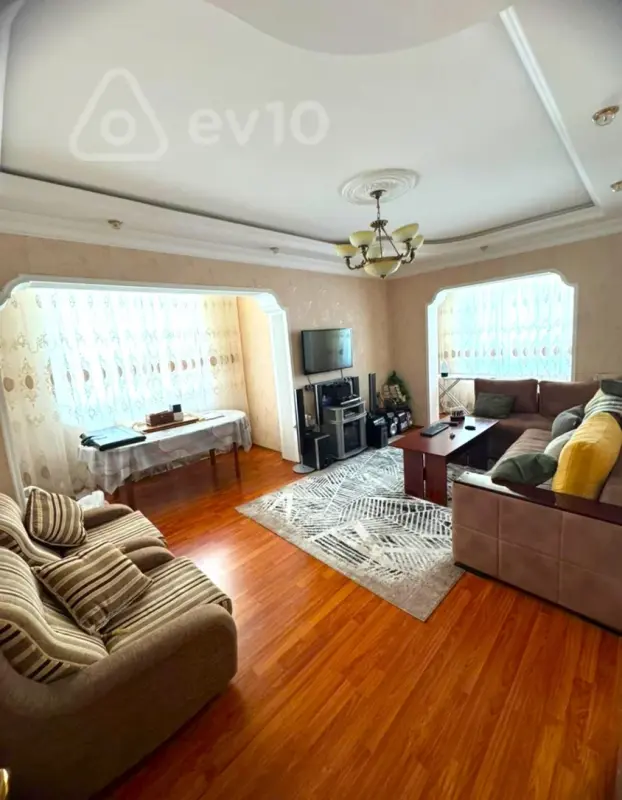 Satılır 2 otaqlı köhnə tikili 60 m²