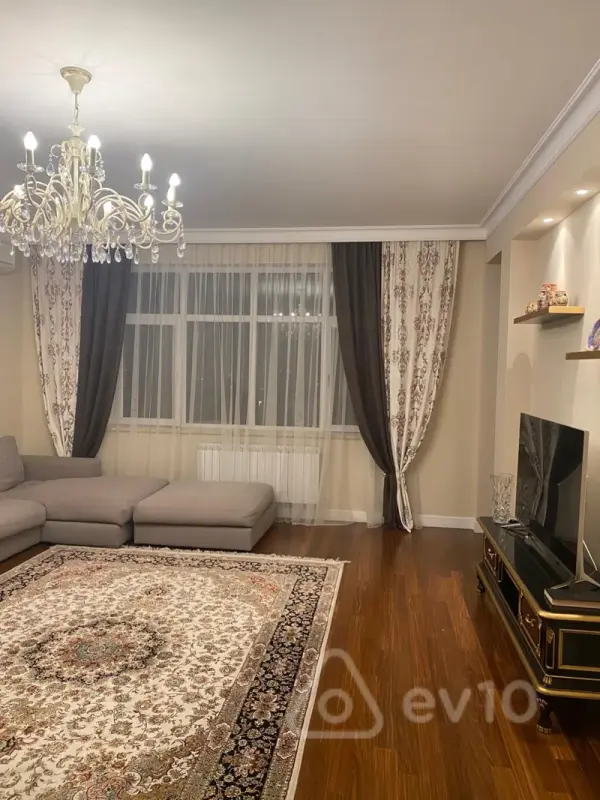Kirayə verilir 3 otaqlı yeni tikili 150 m²