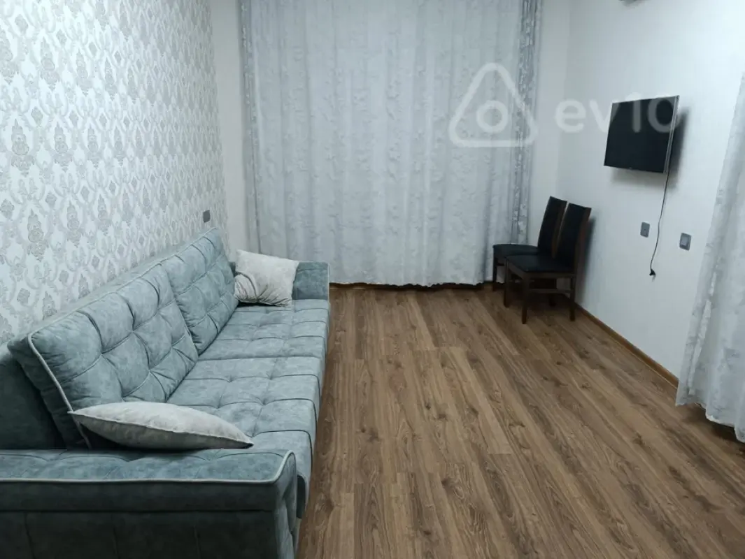 Kirayə verilir 2 otaqlı köhnə tikili 60 m²