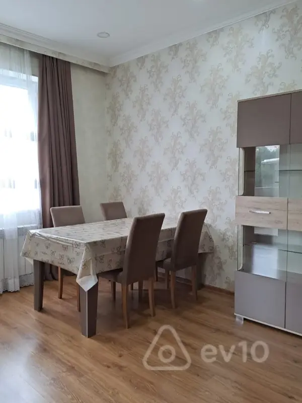 Kirayə verilir 2 otaqlı köhnə tikili 70 m²