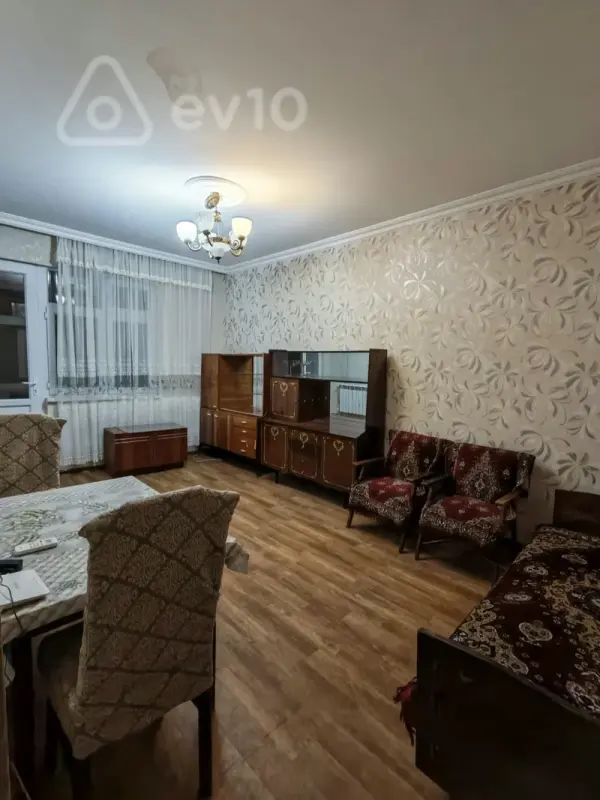 Kirayə verilir 2 otaqlı köhnə tikili 50 m²