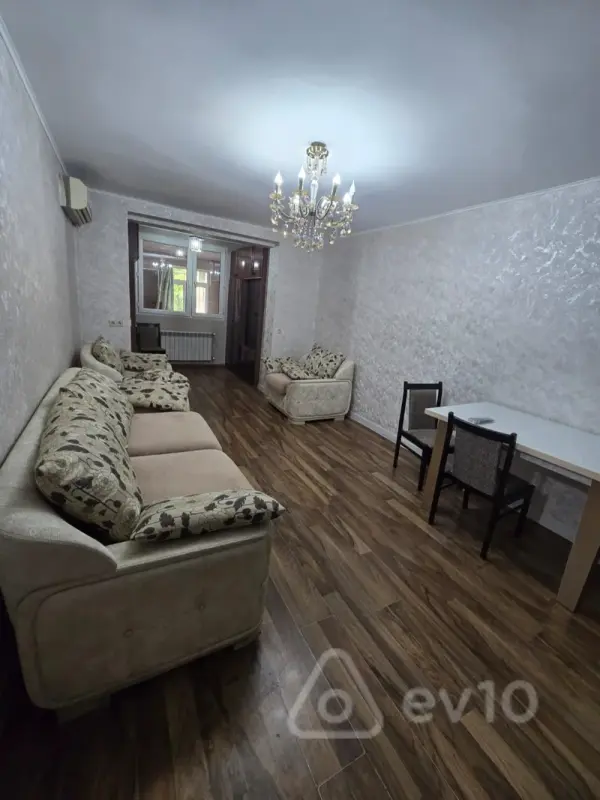 Kirayə verilir 4 otaqlı köhnə tikili 75 m²