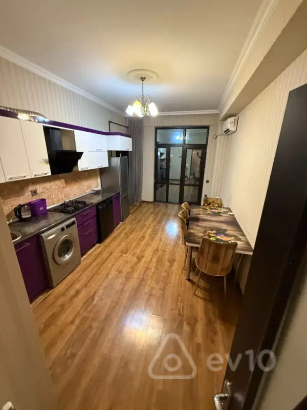 Kirayə verilir 3 otaqlı yeni tikili 140 m²