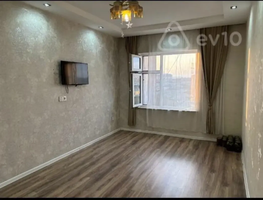 Satılır 2 otaqlı köhnə tikili 52 m²